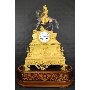 Horloge De Table Avec Napoléon, Socle En Bois Incrusté Et Cloche d'Origine - 19e Siècle